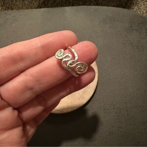 Hammered silver swirl ring size 7.5